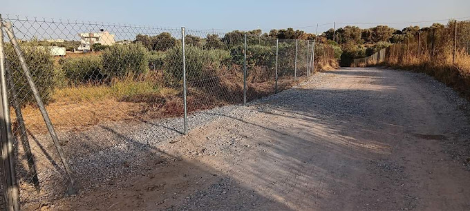 Περίφραξη οικοπέδου (πασσαλόμπηξη)